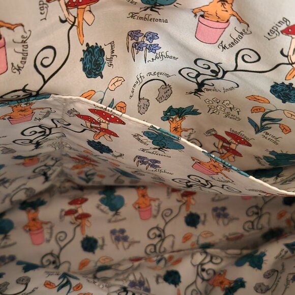 Vera Bradley Harry Potter Herbology Large Vera Tote - Picture 3 of 6